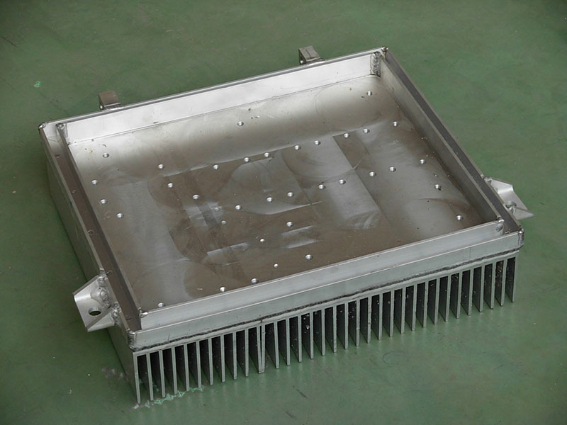 Train traction radiator